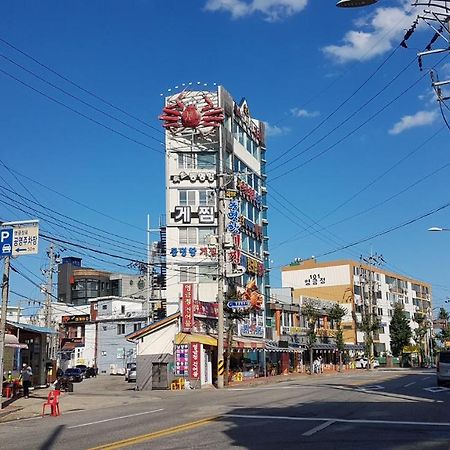 Lighthouse Beach Motel Sokcho Eksteriør bilde