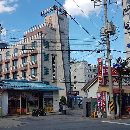 Lighthouse Beach Motel Sokcho Eksteriør bilde